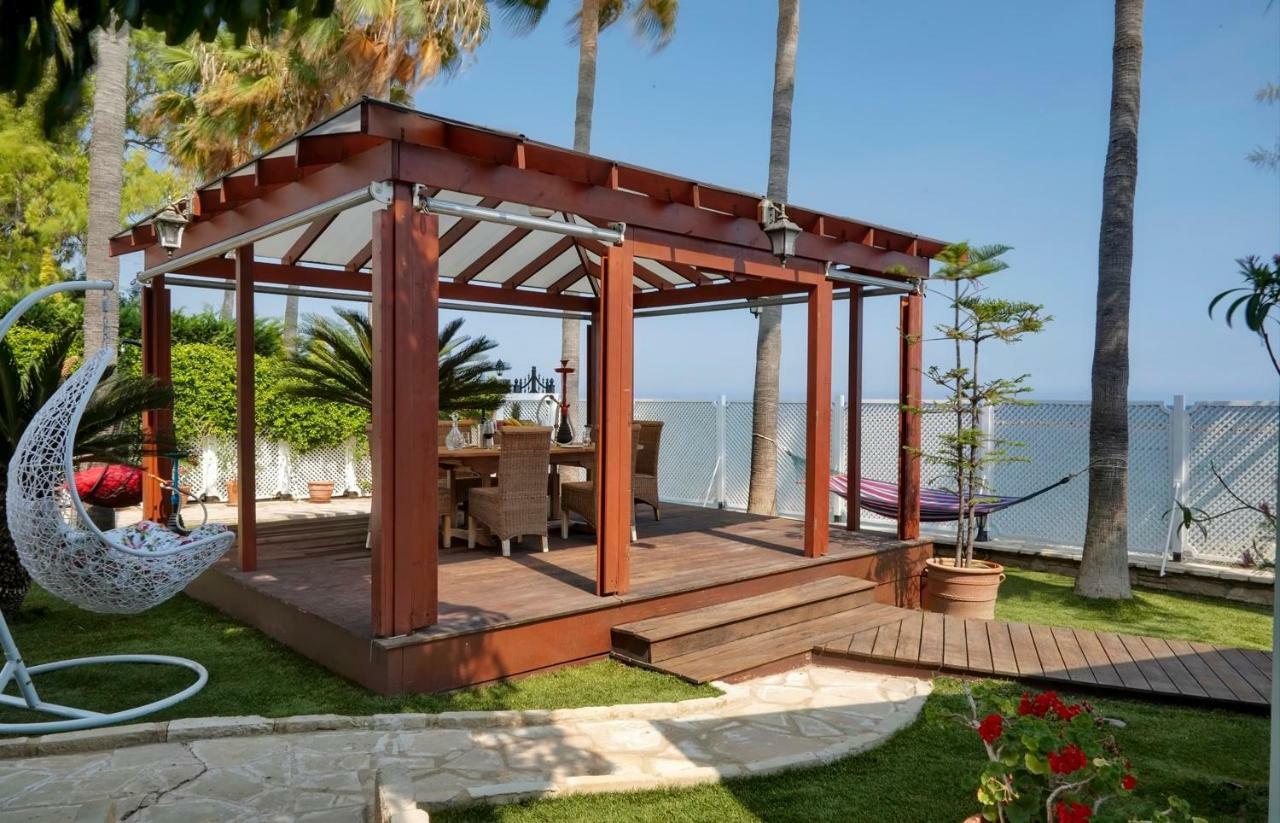 Limassol Beachfront Holiday Villa エクステリア 写真