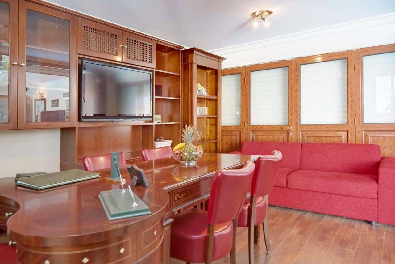 Limassol Beachfront Holiday Villa エクステリア 写真