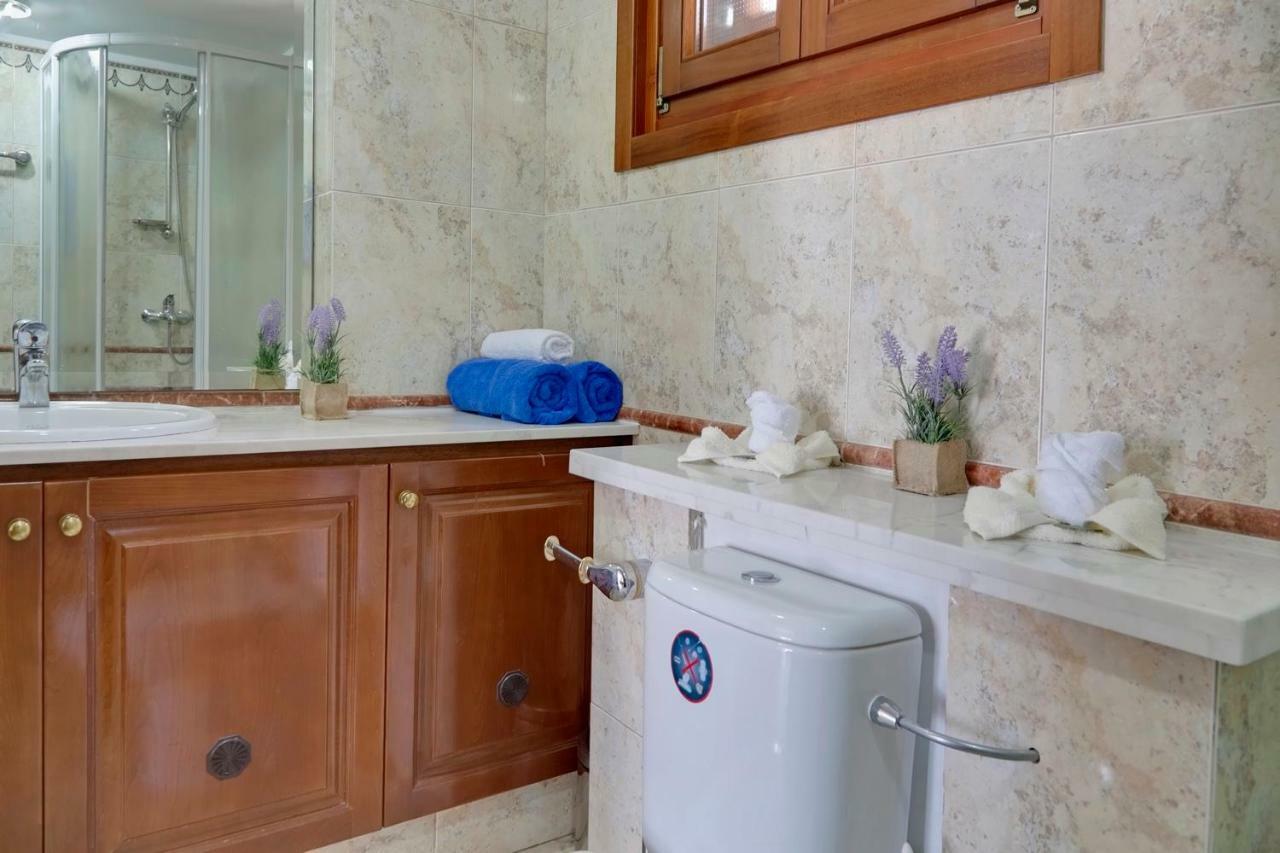 Limassol Beachfront Holiday Villa エクステリア 写真