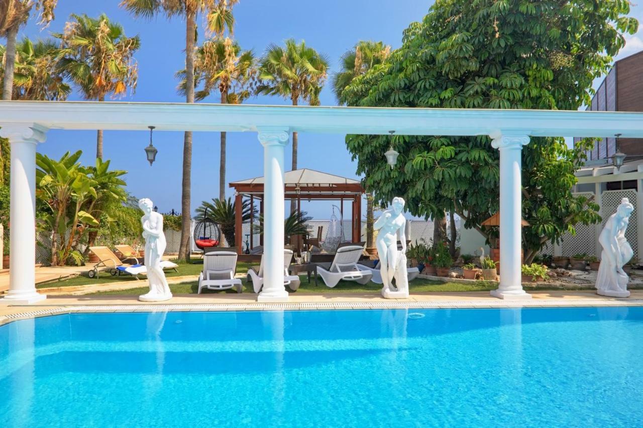 Limassol Beachfront Holiday Villa エクステリア 写真