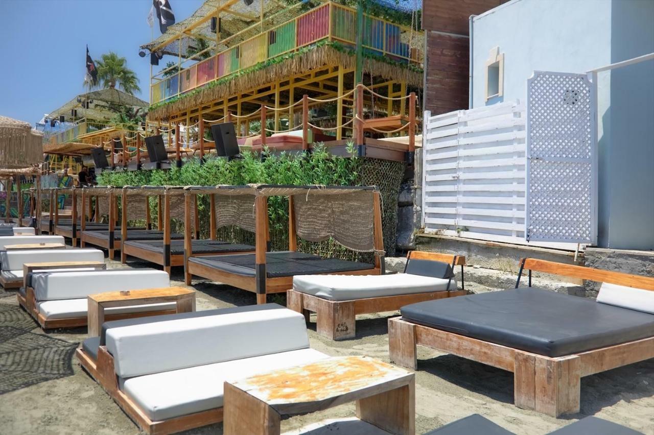 Limassol Beachfront Holiday Villa エクステリア 写真