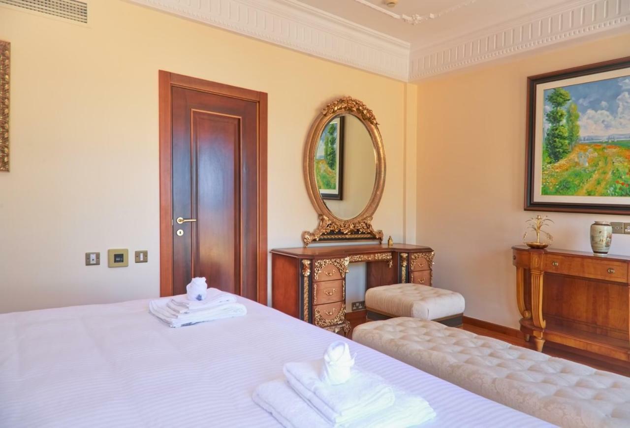 Limassol Beachfront Holiday Villa エクステリア 写真