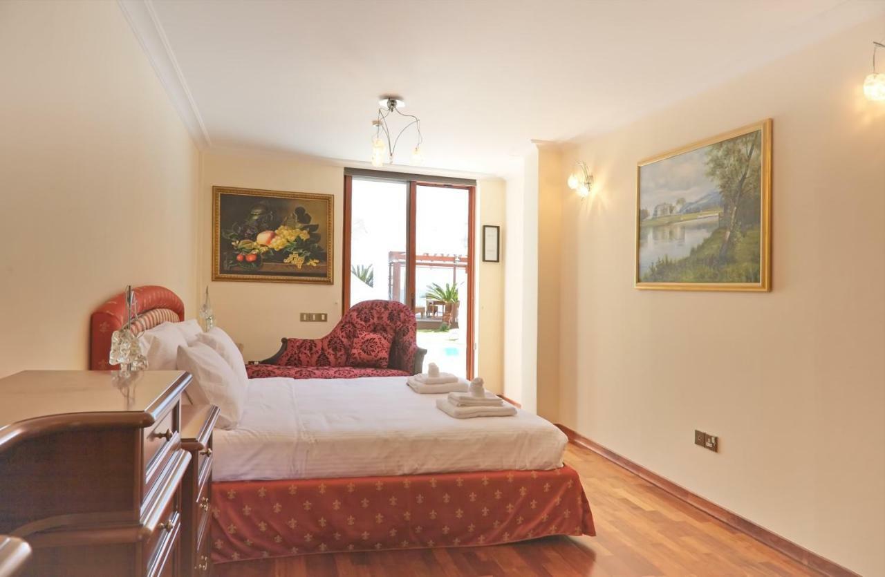 Limassol Beachfront Holiday Villa エクステリア 写真