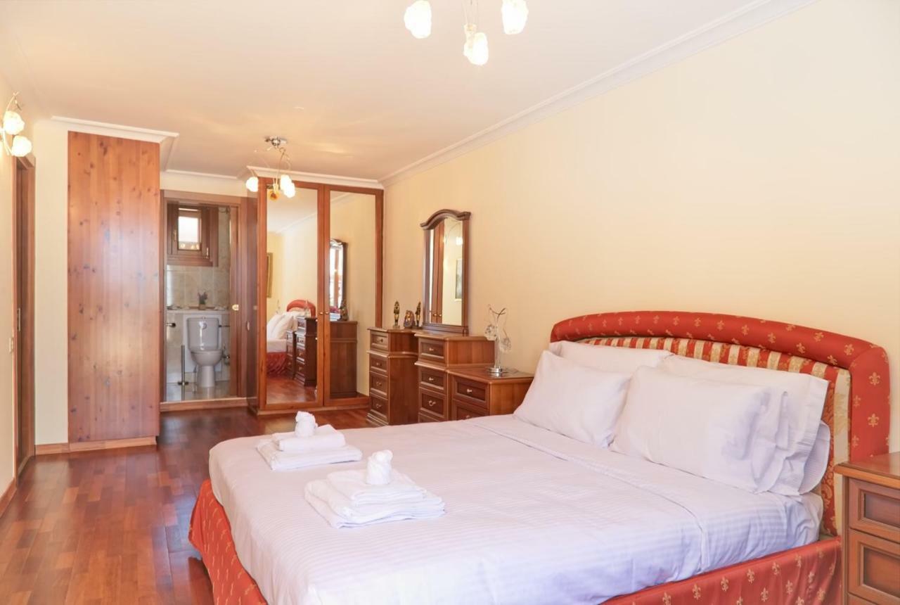 Limassol Beachfront Holiday Villa エクステリア 写真